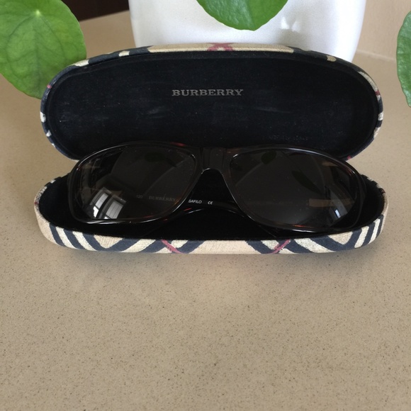 Burberry by Safilo Sunglasses - Picture 9 of 9